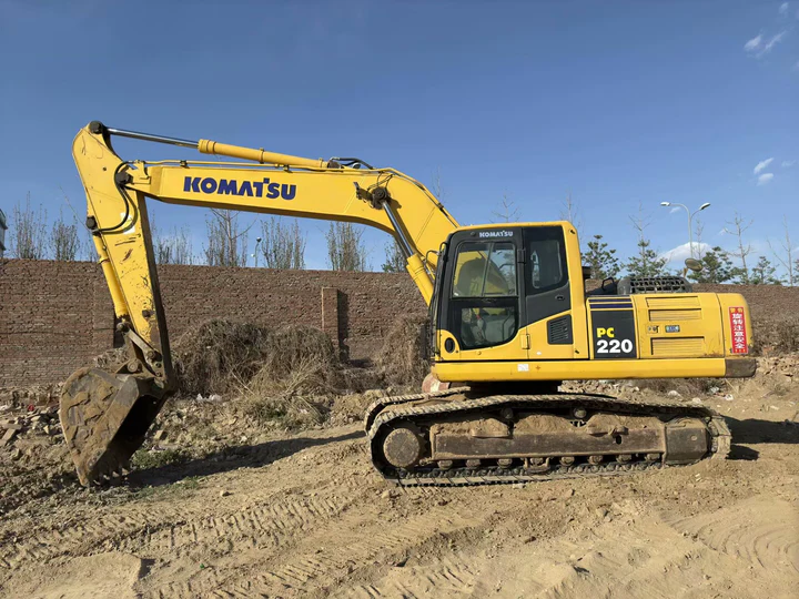Used Komatsu PC220 22T Medium Excavator