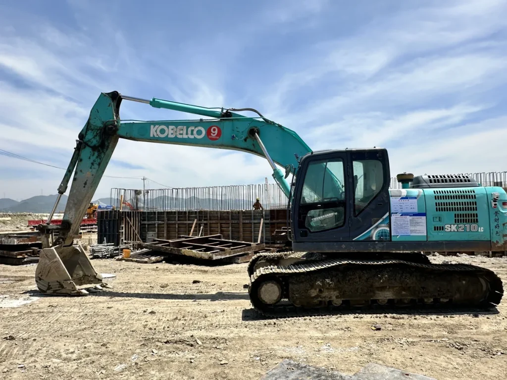 Used Kobelco 210-10 36 Used Kobelco 210-10 21T Medium Excavator
