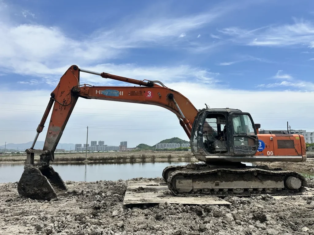 Second Hand Hitachi 260-3G 22 Second Hand Hitachi 260-3G 26T Medium Excavator