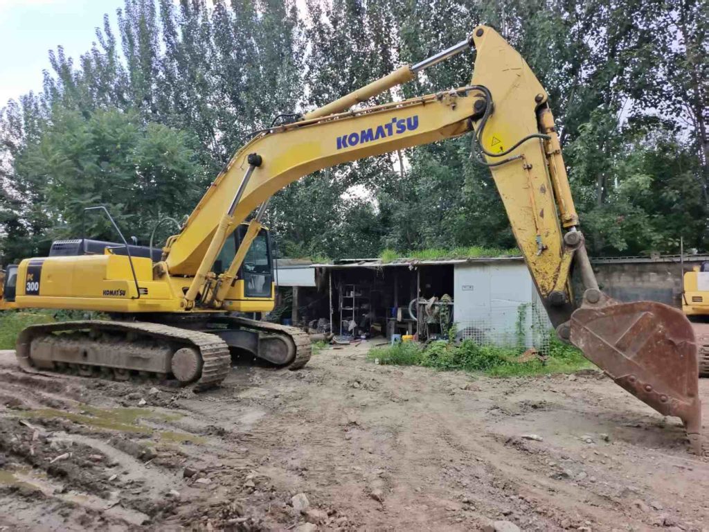 Used Komatsu PC300 30T 13 Used Komatsu PC300-7 Excavator
